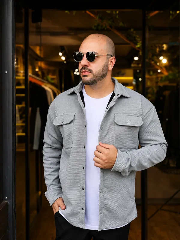 Composição de roupas masculinas Mr. K